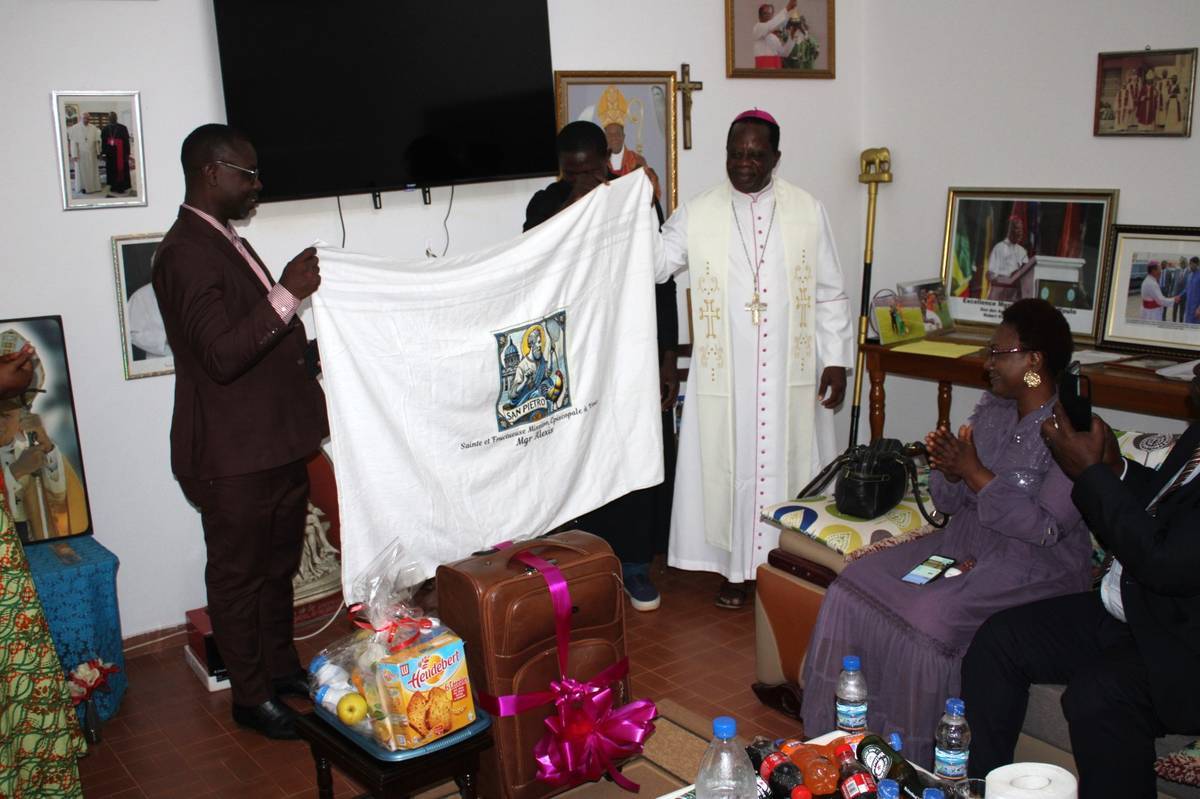 Visite du président de l’usp à l’évêque de san pedro